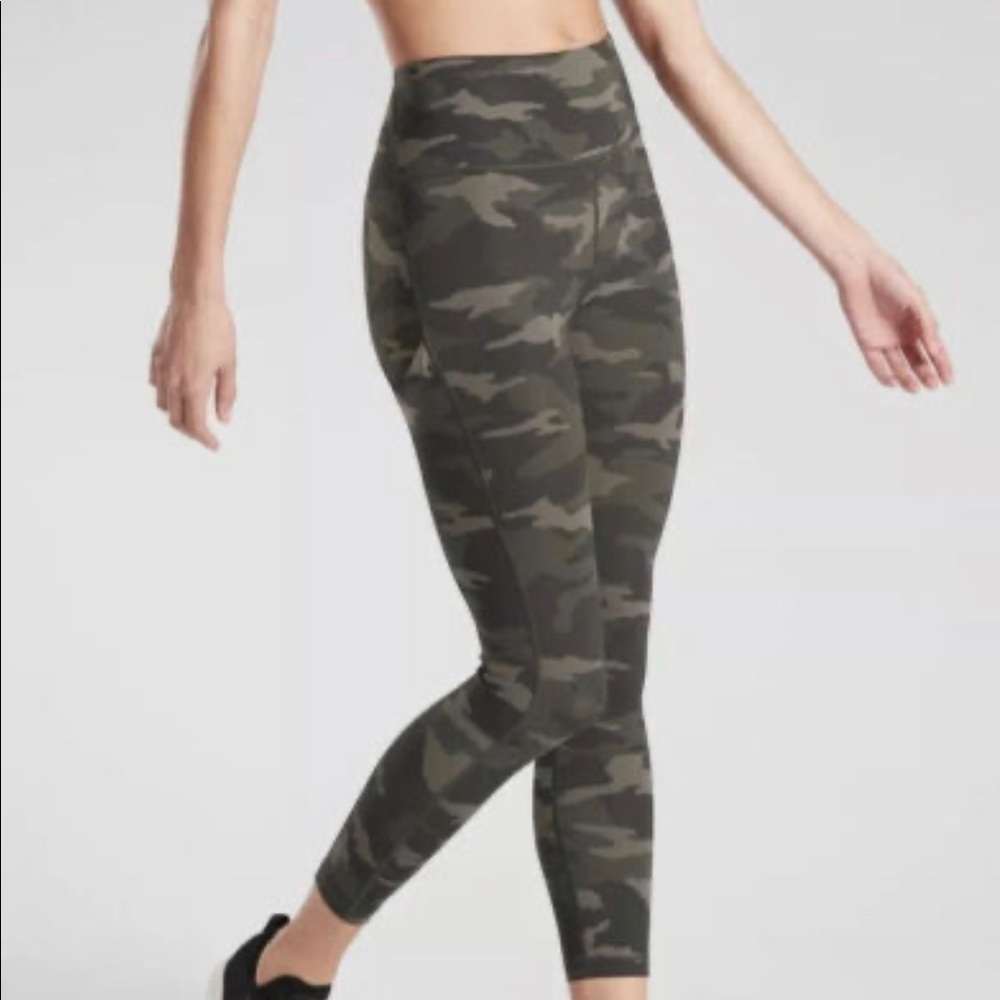 Athleta Ultimate camo 7/8 tight